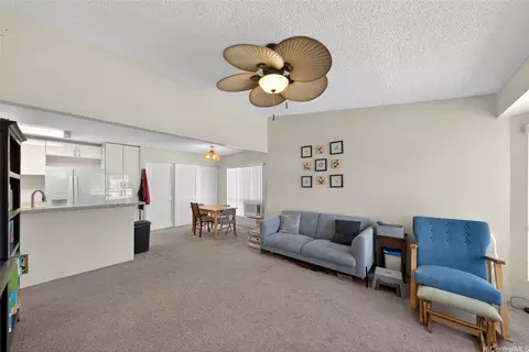 594 Mananai Pl #21W, Honolulu, HI 96818
