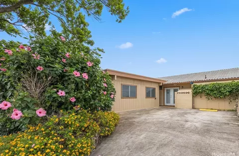 98-1108 Komo Mai Dr, Pearl City, HI 96782