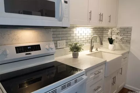 2121 Algaroba St #707, Honolulu, HI 96826