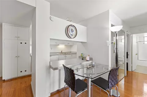 1610 Kanunu St #1207, Honolulu, HI 96814