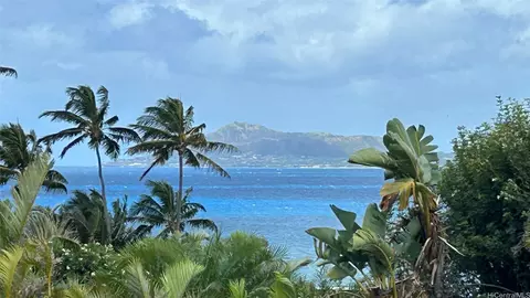 28 Moloaa St, Honolulu, HI 96825
