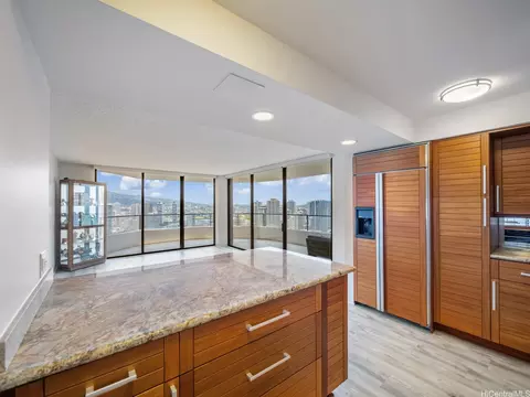 1910 Ala Moana Blvd #40D, Honolulu, HI 96815