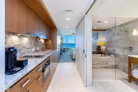 2139 Kuhio Ave #2411, Honolulu, HI 96815