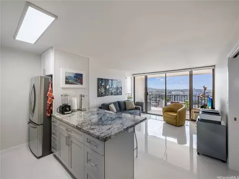 1201 Wilder Ave #2501, Honolulu, HI 96822