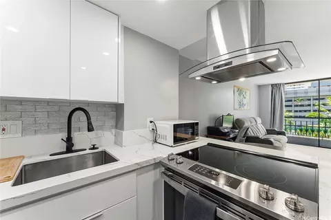 440 Seaside Ave #310, Honolulu, HI 96815