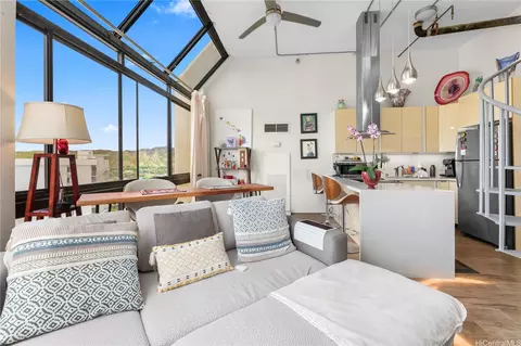300 Wai Nani Way #11, Honolulu, HI 96815