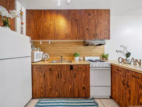 222 Kaiulani Ave #407, Honolulu, HI 96815