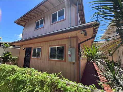 824 Lopez Ln #B, Honolulu, HI 96817