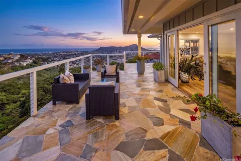 1717 Iwi Way, Honolulu, HI 96816