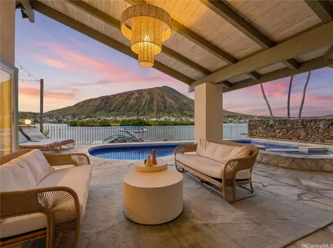7327 Makaa St, Honolulu, HI 96825