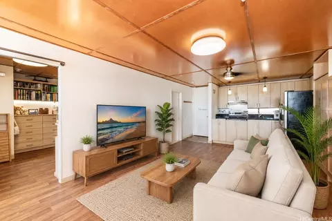 1617 Clark St #801, Honolulu, HI 96822