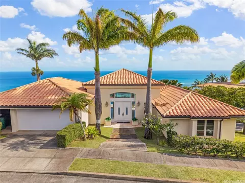 559 Moaniala St, Honolulu, HI 96821