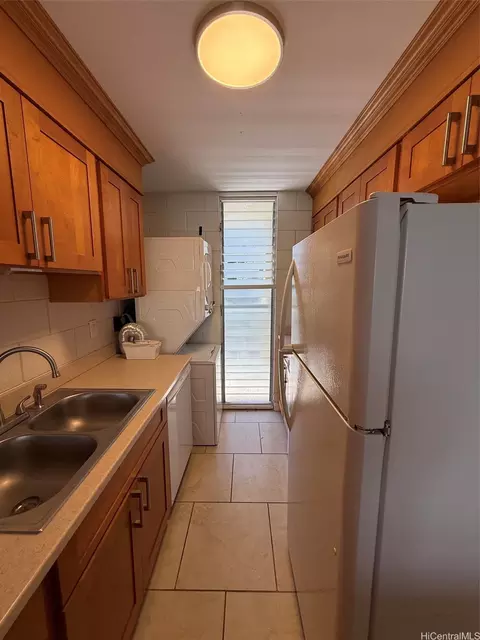 1420 Victoria St #401, Honolulu, HI 96822