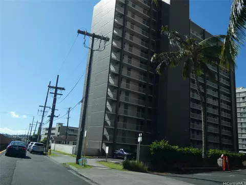1320 Alexander St #1, Honolulu, HI 96826