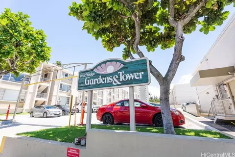 98-1040 Moanalua Rd #1-302, Aiea, HI 96701