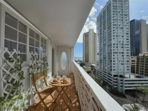 2442 Kuhio Ave #1204, Honolulu, HI 96815