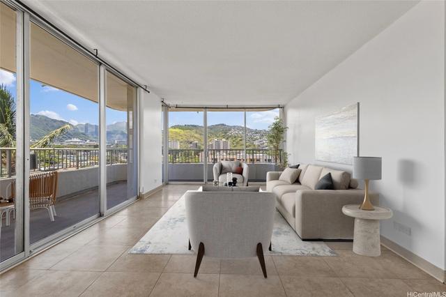 2825 S King St #704, Honolulu, HI 96826