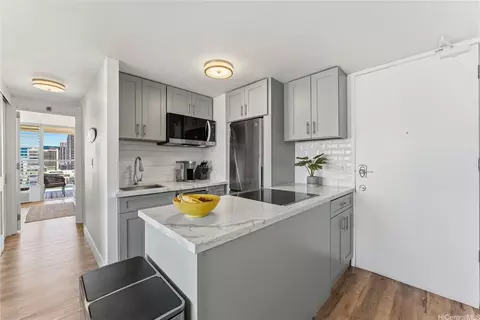 445 Seaside Ave #2020, Honolulu, HI 96815