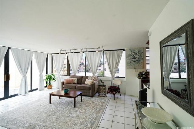 2410 Cleghorn St #502, Honolulu, HI 96815