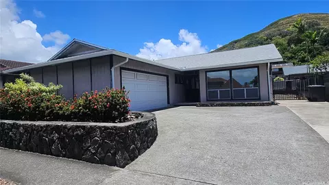 590 Keolu Dr, Kailua, HI 96734