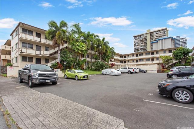 1120 Hassinger St #207, Honolulu, HI 96822