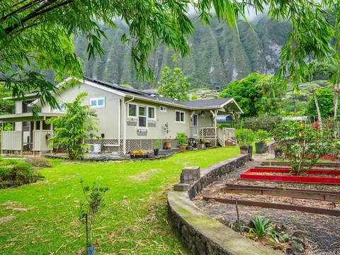 41-964 Kakaina St, Waimanalo, HI 96795