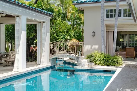 917 Iiwi St, Honolulu, HI 96816