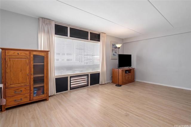 910 Ahana St #706, Honolulu, HI 96814