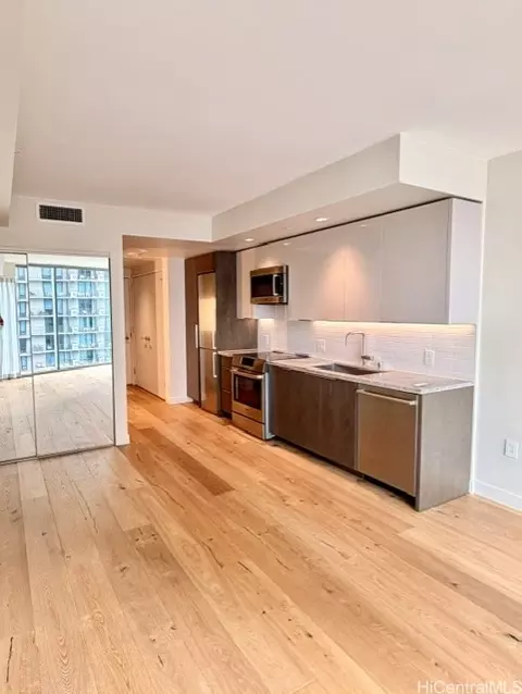1001 Queen St #1307, Honolulu, HI 96814