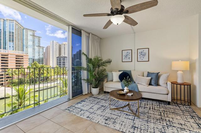 620 Mccully St #703, Honolulu, HI 96826