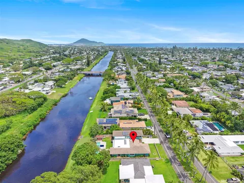 821 Kainui Dr, Kailua, HI 96734