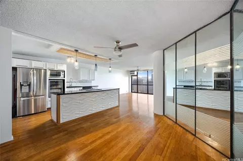 60 N Beretania St #2201, Honolulu, HI 96817