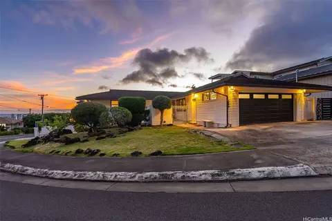 1766 St Louis Dr, Honolulu, HI 96816