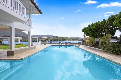 802 Pahumele Pl, Kailua, HI 96734