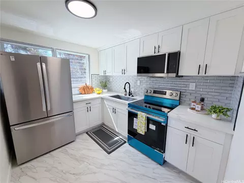 1427 Alexander St #201, Honolulu, HI 96822