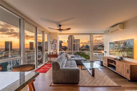 909 Kapiolani Blvd #1804, Honolulu, HI 96814