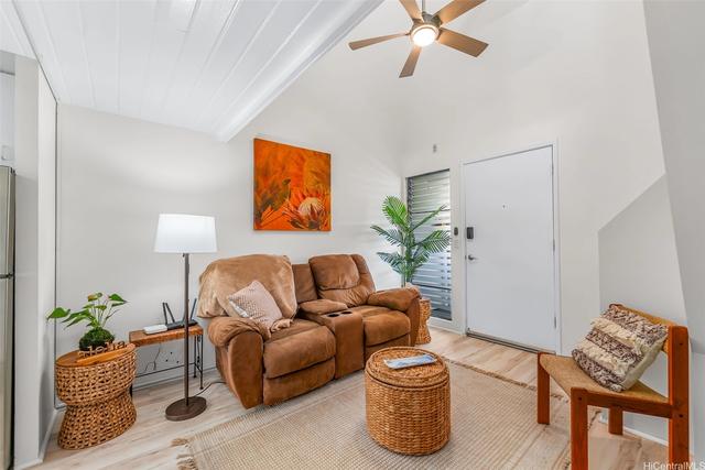 2860 Waialae Ave #PH3, Honolulu, HI 96826
