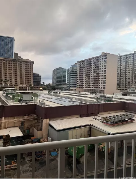 1624 Kanunu St #502, Honolulu, HI 96814