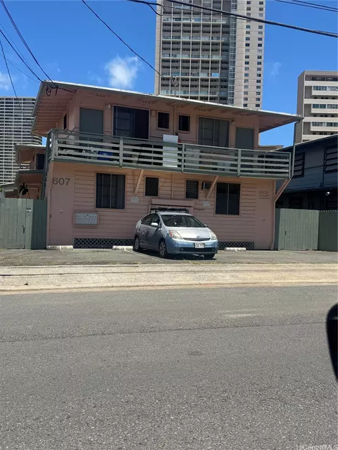 607 Isenberg St #8, Honolulu, HI 96826