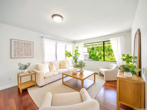 3656 Alani Dr, Honolulu, HI 96822