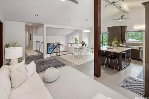 1398 Miloiki St, Honolulu, HI 96825