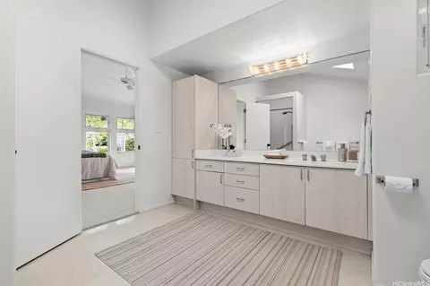 Bath - 912 Hao St, Honolulu, HI 96821 photo 4 of 5