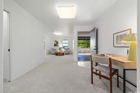 Entry Way - 912 Hao St, Honolulu, HI 96821 photo 2 of 2