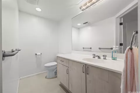 Bath - 912 Hao St, Honolulu, HI 96821 photo 1 of 5