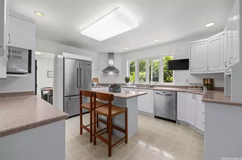 Kitchen - 912 Hao St, Honolulu, HI 96821 photo 2 of 2