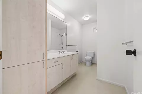 Bath - 912 Hao St, Honolulu, HI 96821 photo 2 of 5