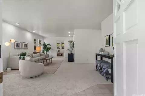 Entry Way - 912 Hao St, Honolulu, HI 96821 photo 1 of 2