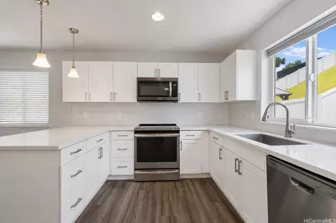 94-470 Paiwa St #20, Waipahu, HI 96797