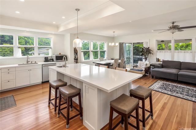 2463 Kekuanoni St, Honolulu, HI 96813