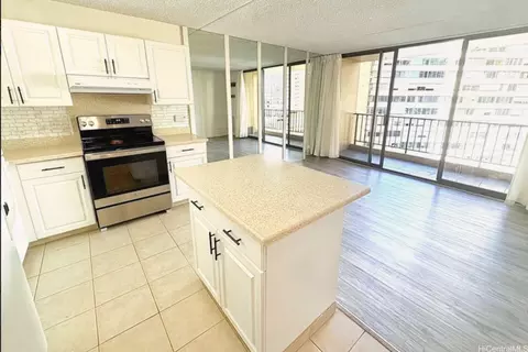 411 Hobron Ln #903, Honolulu, HI 96815
